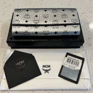 MCM Visetos Large Berlin Silver Flap Wallet! 💗